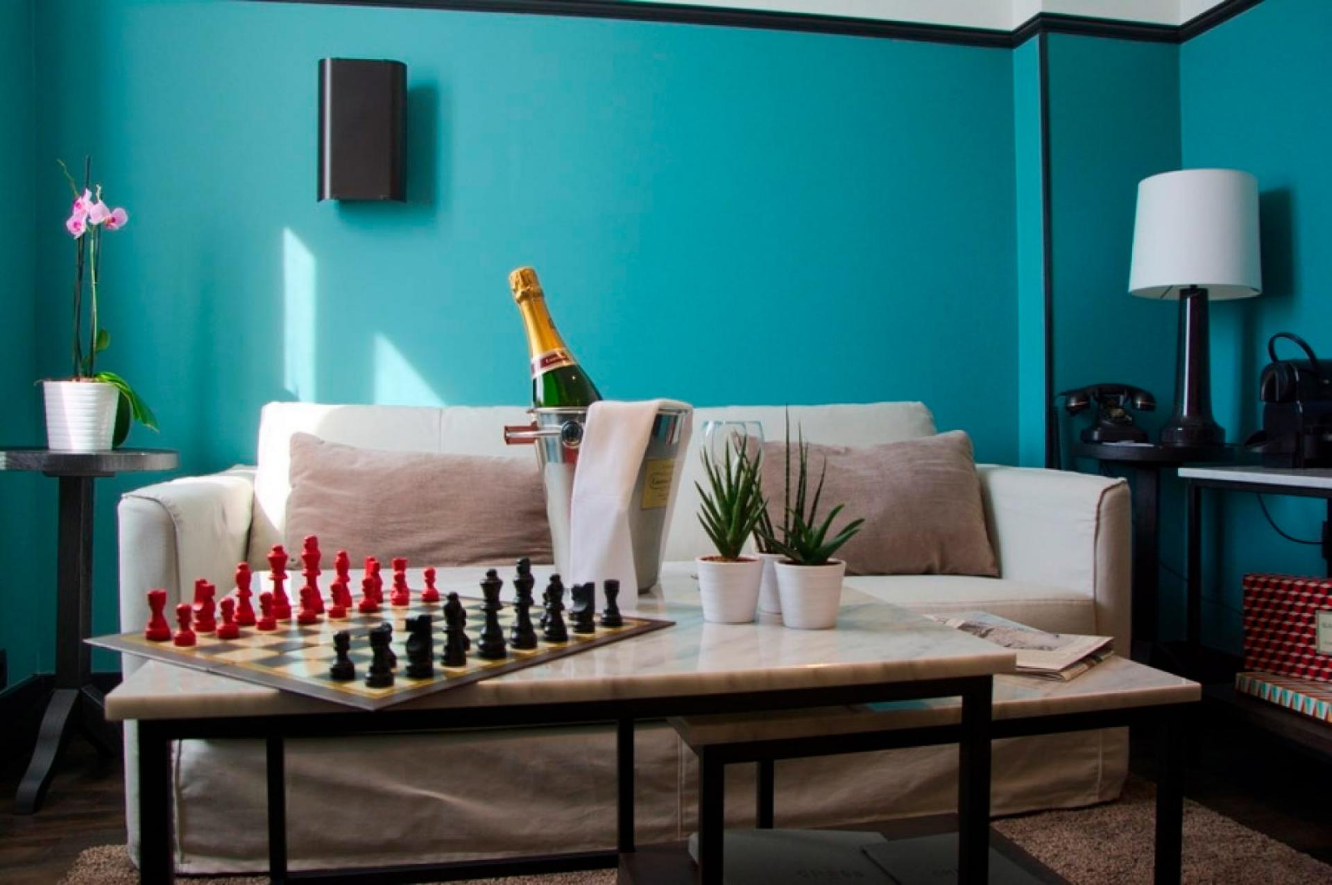 The Chess Hotel, intimate atmospheres in the hustle of Paris - IFDM