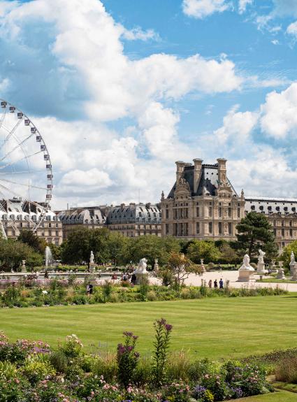 The pleasures of Parisian parks and gardens during the summer
